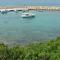 Coral Bay Villa - Sleeps 6 - Pool - Parking