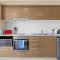 Stunning Water View Apartment - Pool, Gym, Parking