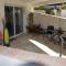 Studio plage, parking gratuit et terrasse privée.