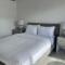 The Wheelhouse - 2BR Waterfront Apt in town