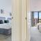 Vibrant Bliss - Luxury City Centre stay, SLEEPS 8, Central Location, BULLRING, Fully Equipped Kitchen, KING BED, 2 Bathrooms,Terrace city view, Free WIFI and Board Games