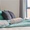 Vibrant Bliss - Luxury City Centre stay, SLEEPS 8, Central Location, BULLRING, Fully Equipped Kitchen, KING BED, 2 Bathrooms,Terrace city view, Free WIFI and Board Games
