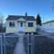 Quiet retreat, minutes from highway and downtown