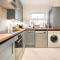 Spacious 4-bedroom townhouse in the city center with free parking