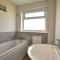 Gerties Getaway - 3 Bedroom cottage sleep 6-8