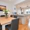 Gerties Getaway - 3 Bedroom cottage sleep 6-8