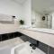 Stunning Central Flat w/ Parking