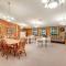 Large Private Douglas Lake Lodge- 8 bedrooms and 6 bathrooms on 12 acres with a dock -sleeps up to 35 - سيفيرفيل