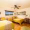 Red Hollow Ranch- Pet Friendly, Walking distance to Slot Canyon, Private