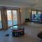 Urban oasis-lake/beach/boat in city. Sleeps 8-12. - Orchard Lake