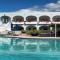 Naples Luxury Condo, Pool, Tennis, Minutes from the Beach
