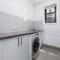 Chic 2-Bed Home with Backyard, BBQ & Parking - Phillip