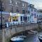 Captains Nook, Luxurious Victorian Apartment with Four Poster Bed and Private Parking only 8 minutes walk to the Historic Harbour