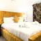 Lugh 9 - Hot Tub-Perth-Pets-Luxury-Hunting Tower