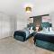 Captivating 4 bed House - Parking - Sleeps 14 - Bristol