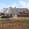 Cozy thatched cottage with pool by the sea - SJ450 - Harboør
