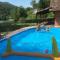 "River paradise" Vikendica sa bazenom, ladarom i kaminom na samoj obali Vrbasa Banja Luka