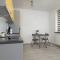 Bażantów Studio with Balcony Katowice by Noclegi Renters - 卡托维兹