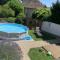 Charmante maison de ville avec jardin et piscine
