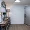 NEW Rental - 3BR 3BA Corner Beachfront - 2024 Remodel - 3 pools, tiki hut, gym, tennis