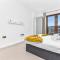 Metropolitan Luxury: Chic 2BR Flat in St. Albans