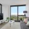 Olive Alcove - A Sweeping Skyline Sanctuary near CBD