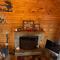 Alpenhaus Cabins Real Log Home in Helen Ga Mountains with hot tub and balconies - 索蒂纳科奇