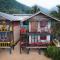 Beachfront Hut Upstairs Astra - Beach Shack Chalet