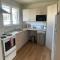 Spacious 1-Bedroom 1960 Unit Close to City with Public Transport Right at the Doorstep - 基督城