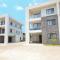 Stay Play Away Residences - Luxury 5 bed, Airport Residential