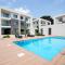 Stay Play Away Residences - Luxury 5 bed, Airport Residential