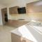 Stay Play Away Residences - Luxury 5 bed, Airport Residential