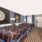 Super 8 by Wyndham Houston Webster NASA