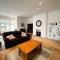 2 Shanklin Manor - Ground Floor apartment overlooking Park in Shanklin Old Village