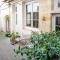 Follow the arrow - Nice flat in the city center - تور