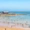 Central, Seaview Apartment, 3 beds, 2 baths, kid & dog friendly at The Lookout Broadstairs