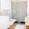 Lora rose suite ,free parking, self check in,2 - Como