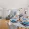 Modern 2-Bedroom Condo w Floor to Ceiling Windows