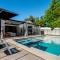 Poolside Modern Escape Villa in Tarzana - Los Angeles