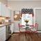Cozy Cottage: Minutes from Main St, Private Yard