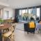 Central 1-Bed with Parking BBQ and Indoor Pool