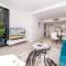 Spacious 1-Bed with View in Central Location - Canberra