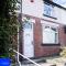 2ndHomeStays- Stoke-on-Trent-A Serene 3 Bed House with a Garden View-Suitable for Contractors-Relocation Families-Group of Friends-Sleeps 6 - 16 mins to J15 M6 and 36 mins to Alton Towers Resort