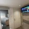 Suites con baño privado frente a la estación de metro L5 Fira Barcelona - L'Hospitalet de Llobregat