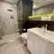 Modern Homely 2BR APT w Parking Bowen Hills - Brisbane