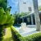 Private Garden Villa With Parking