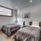 Luxury Cottage at Blue Mountain, Private Beach Access, BBQ, Hot Tub, 7 baths