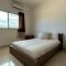 La Fenice Beachfront 3 Bedroom With Parking