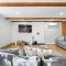 Newly Renovated 3BR 2BA Walk to Restaurants - فينيارد هافن