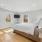 Newly Renovated 3BR 2BA Walk to Restaurants - فينيارد هافن